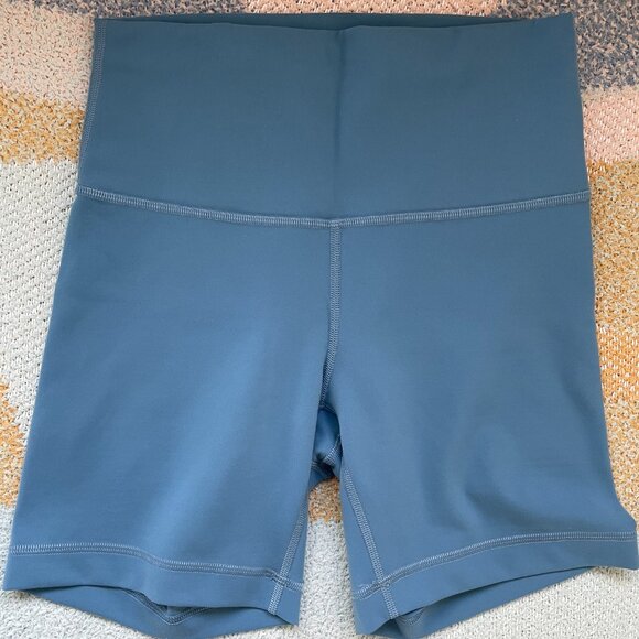 Lululemon Wunder Train Shorts - Picture 2 of 3